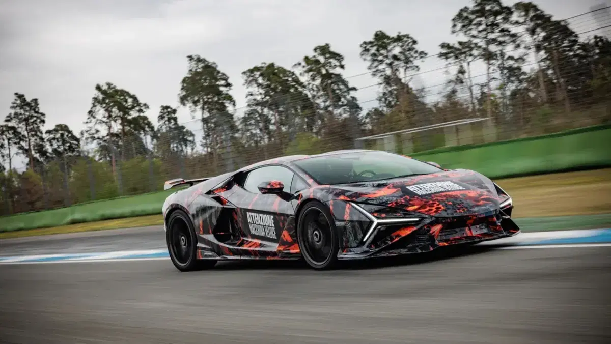 Lamborghini Revuelto SV, la nuova SuperVeloce è pronta al debutto: ecco cosa sappiamo (5)