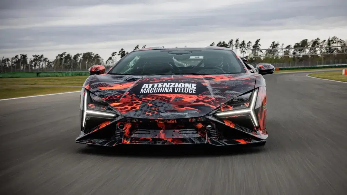 Lamborghini Revuelto SV, la nuova SuperVeloce è pronta al debutto: ecco cosa sappiamo (6)