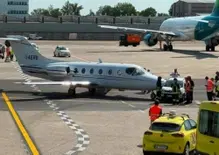 Linate, Fiat Panda si scontra con un jet privato: il video dell'incidente