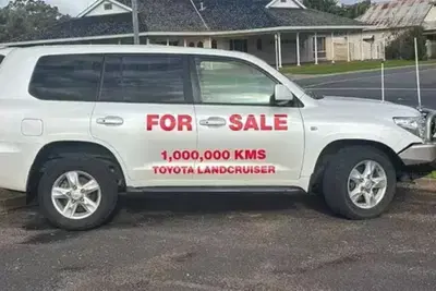 Toyota Land Cruiser, quasi un milione di km: il fuoristrada che non vuole fermarsi