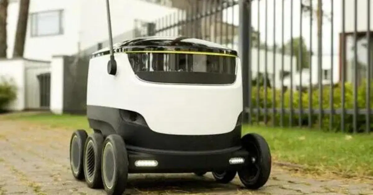 Robot consegna pacchi senza conducente: la Francia li autorizza su strada, addio ai corrieri?
