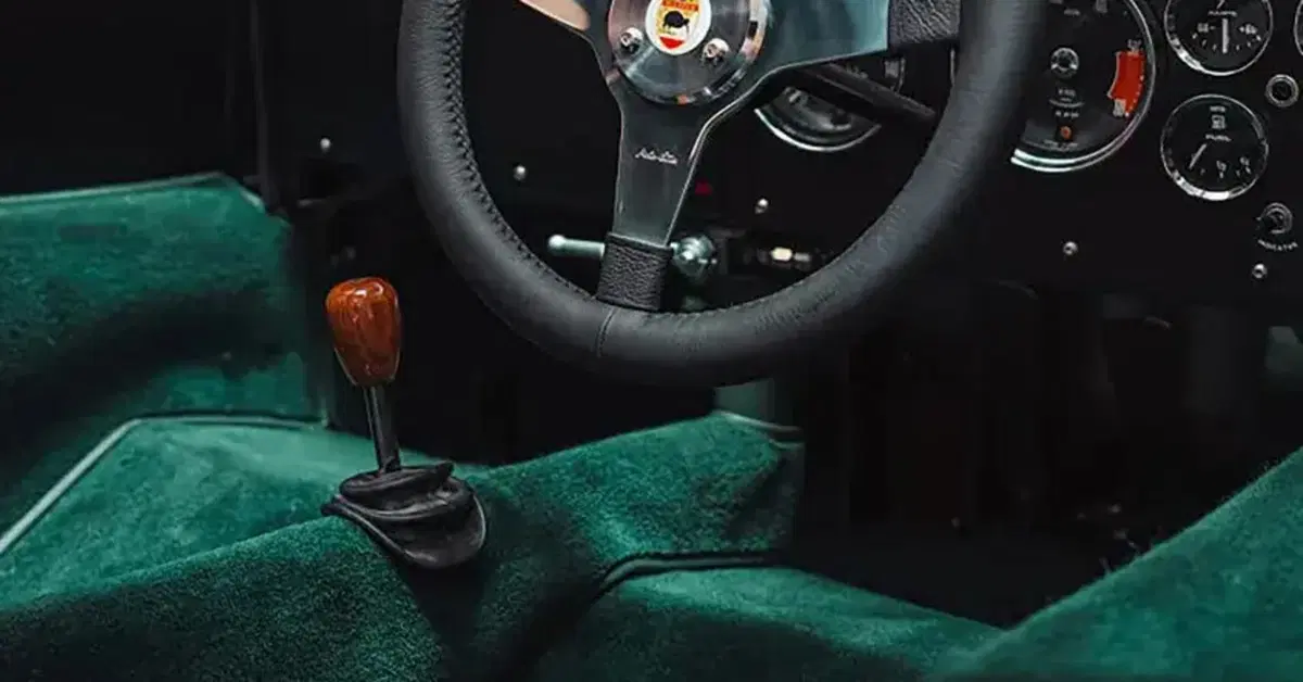 McLaren P50, la supercar con cambio manuale che guarda alla storia del marchio