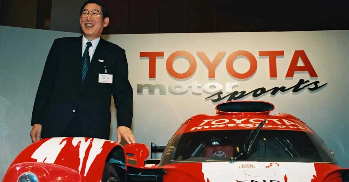 Addio a Hiroshi Okuda, l&rsquo;uomo che cambi&ograve; Toyota: da Prius a RAV4, cos&igrave; conquist&ograve; il mondo