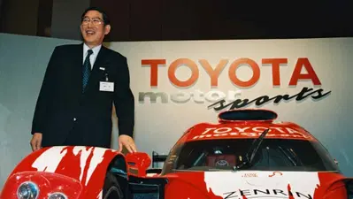 Addio a Hiroshi Okuda, l&rsquo;uomo che cambi&ograve; Toyota: da Prius a RAV4, cos&igrave; conquist&ograve; il mondo