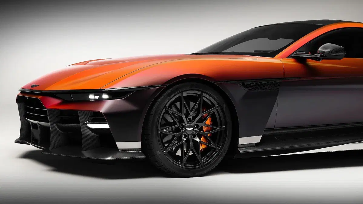 Aston Martin Valen, la V12 più potente di sempre: 850 CV e 345 km/h (16)