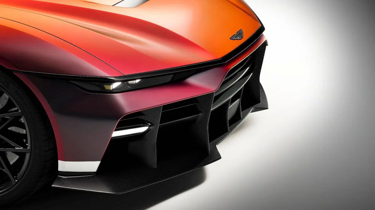 Aston Martin Valen, la V12 più potente di sempre: 850 CV e 345 km/h (21)