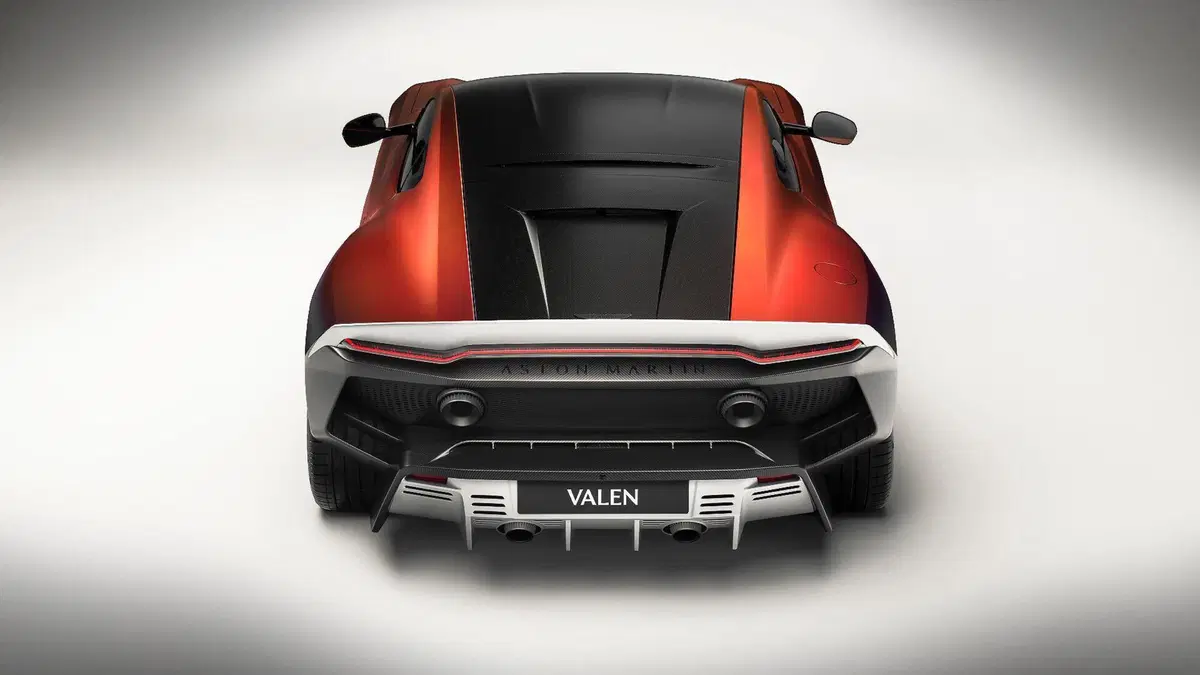 Aston Martin Valen, la V12 più potente di sempre: 850 CV e 345 km/h (6)