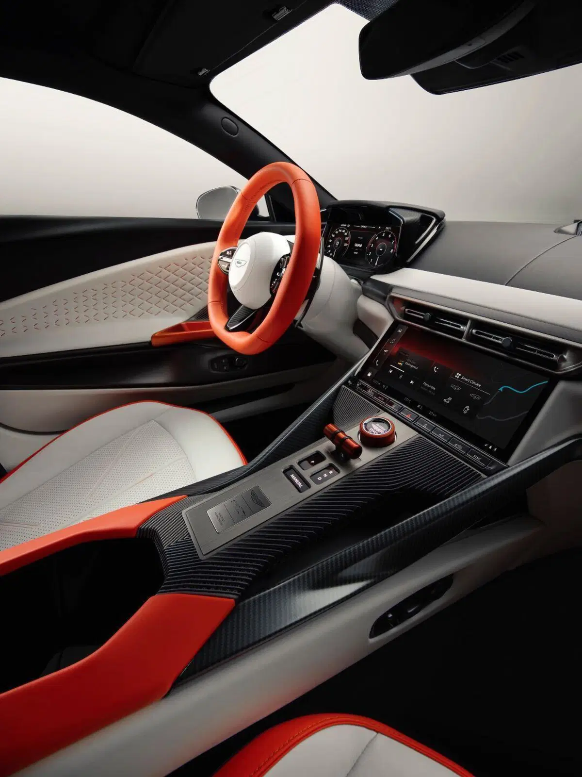 Aston Martin Valen, la V12 più potente di sempre: 850 CV e 345 km/h (12)