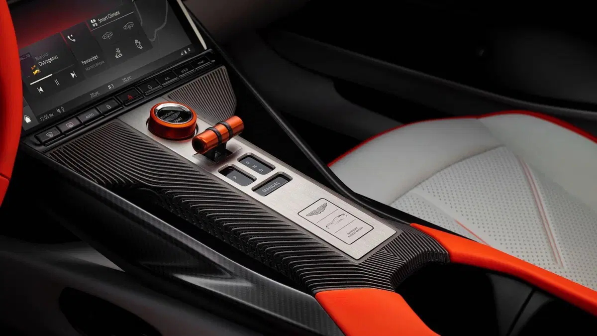 Aston Martin Valen, la V12 più potente di sempre: 850 CV e 345 km/h (13)