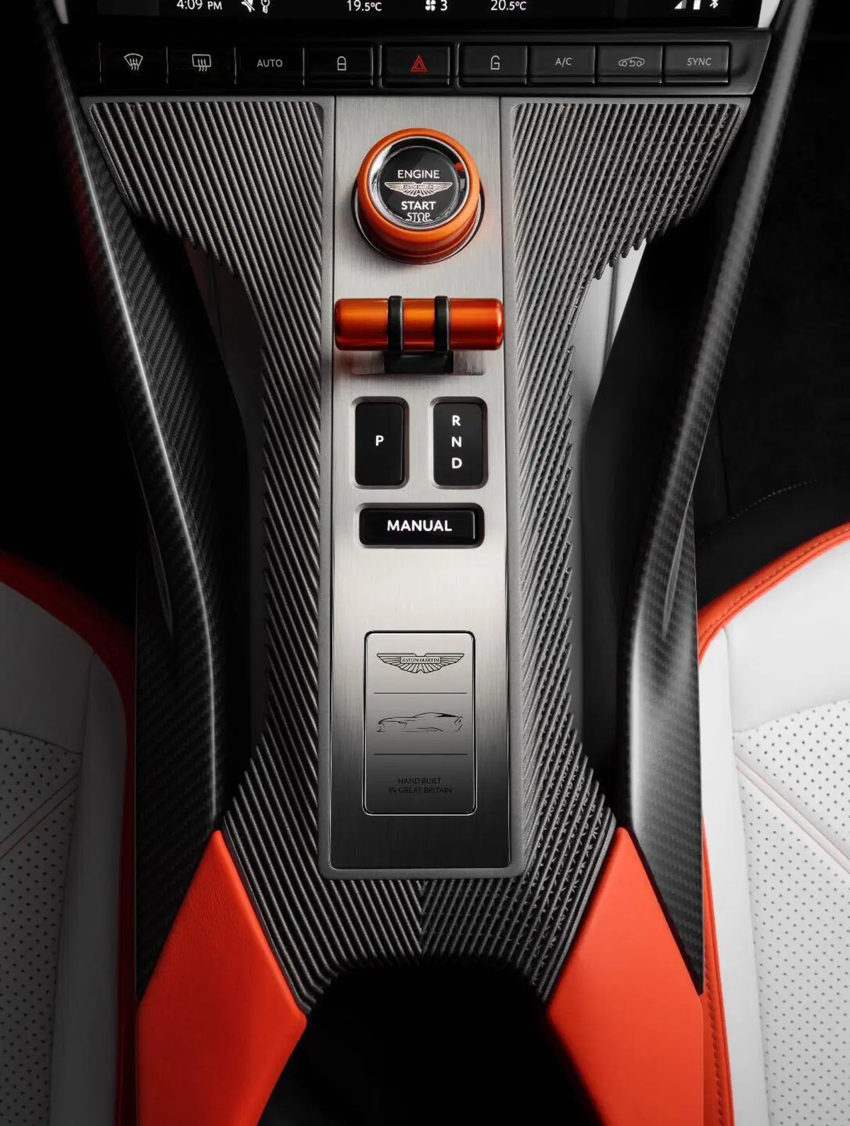 Aston Martin Valen, la V12 più potente di sempre: 850 CV e 345 km/h (15)
