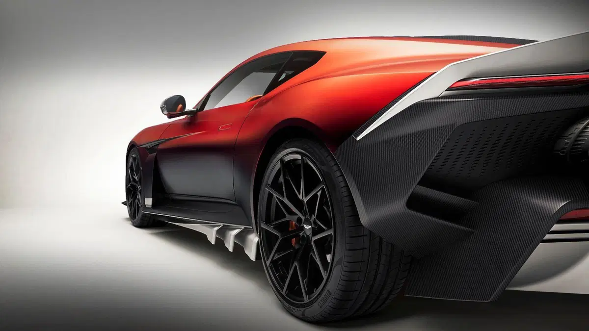 Aston Martin Valen, la V12 più potente di sempre: 850 CV e 345 km/h (17)