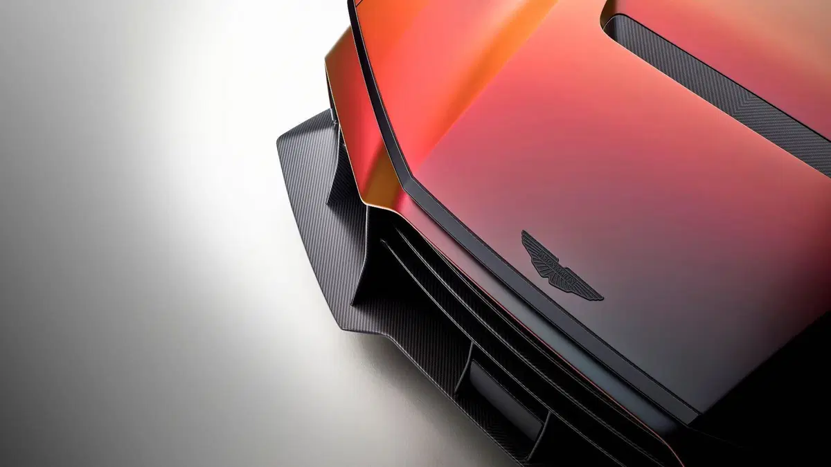Aston Martin Valen, la V12 più potente di sempre: 850 CV e 345 km/h (20)