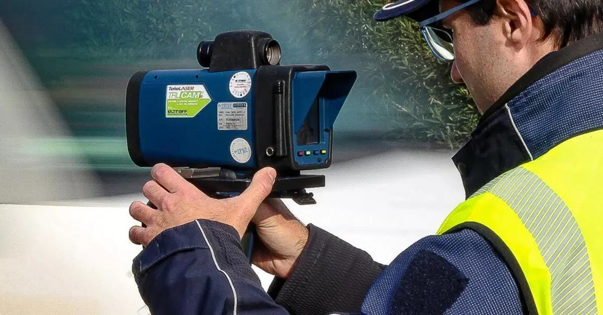 Sfreccia a 139 km/h sulla Tangenziale: motociclista "fulminato" dal Trucam, addio patente