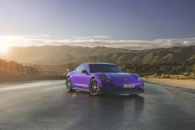 Porsche, brusca frenata sull'elettrico: la produzione della Taycan potrebbe fermarsi nel 2030