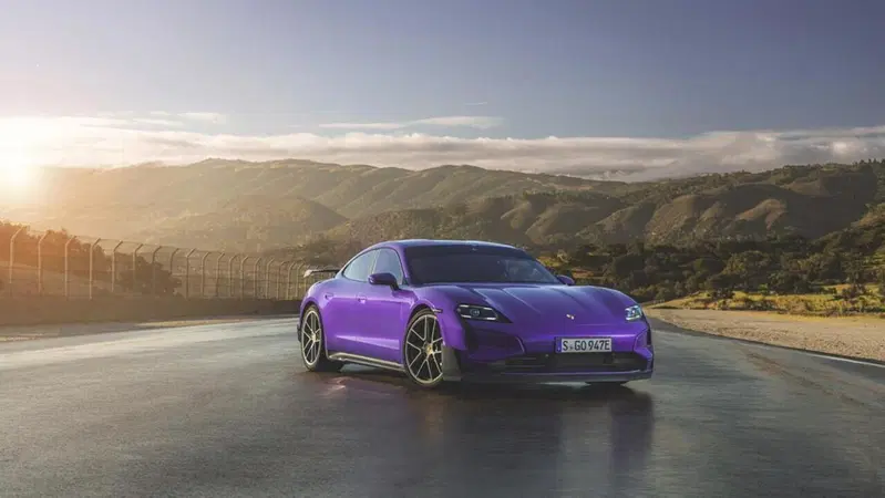Porsche, brusca frenata sull'elettrico: la produzione della Taycan potrebbe fermarsi nel 2030