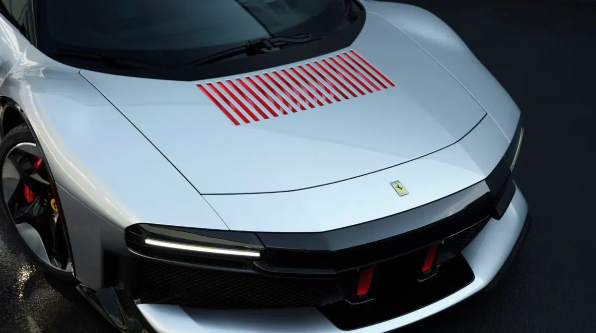 Ferrari CZ26, la SF90 Stradale cambia volto: la one-off da 1.000 CV debutta a Monterey