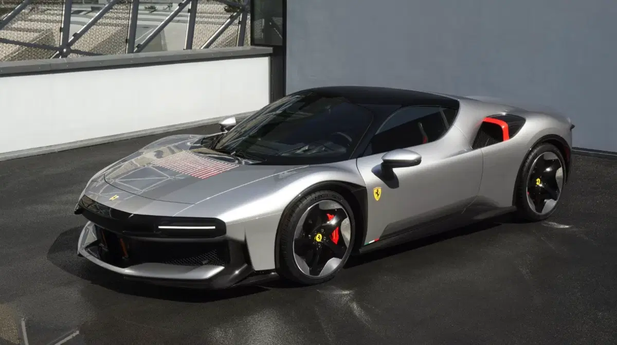 Ferrari CZ26, la SF90 Stradale cambia volto: la one-off da 1.000 CV debutta a Monterey (6)