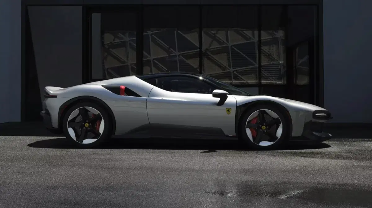 Ferrari CZ26, la SF90 Stradale cambia volto: la one-off da 1.000 CV debutta a Monterey (10)