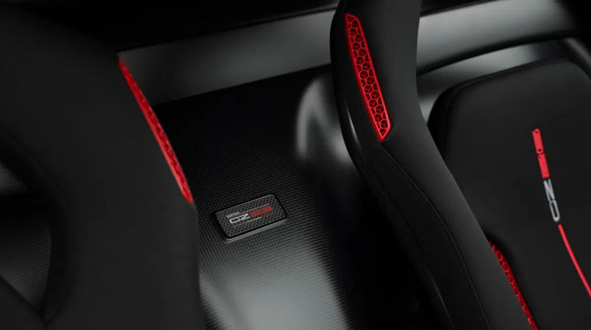 Ferrari CZ26, la SF90 Stradale cambia volto: la one-off da 1.000 CV debutta a Monterey (13)