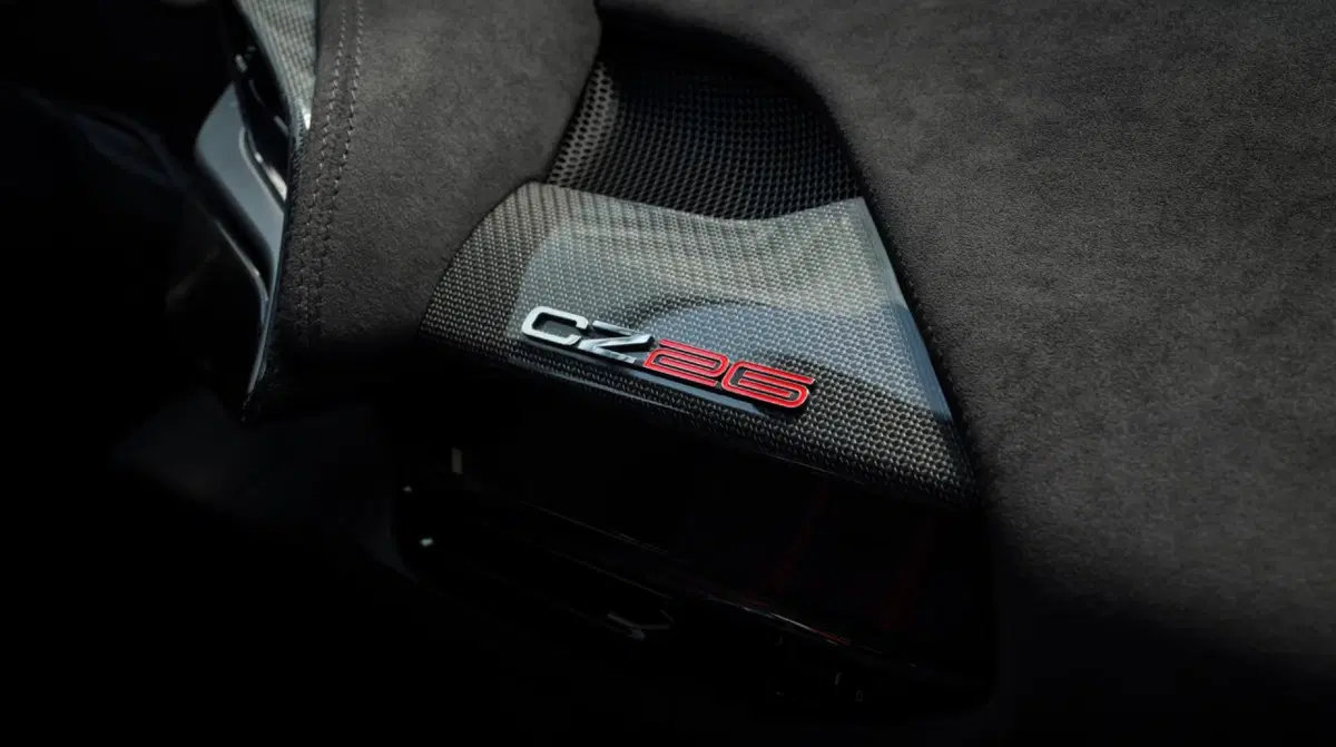 Ferrari CZ26, la SF90 Stradale cambia volto: la one-off da 1.000 CV debutta a Monterey (15)