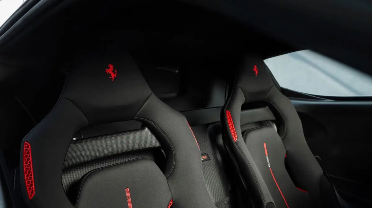 Ferrari CZ26, la SF90 Stradale cambia volto: la one-off da 1.000 CV debutta a Monterey (16)