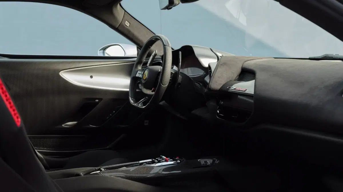 Ferrari CZ26, la SF90 Stradale cambia volto: la one-off da 1.000 CV debutta a Monterey (17)