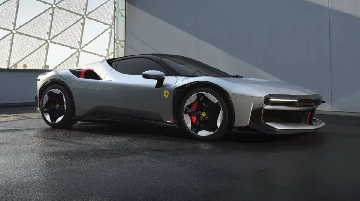 Ferrari CZ26, la SF90 Stradale cambia volto: la one-off da 1.000 CV debutta a Monterey (18)