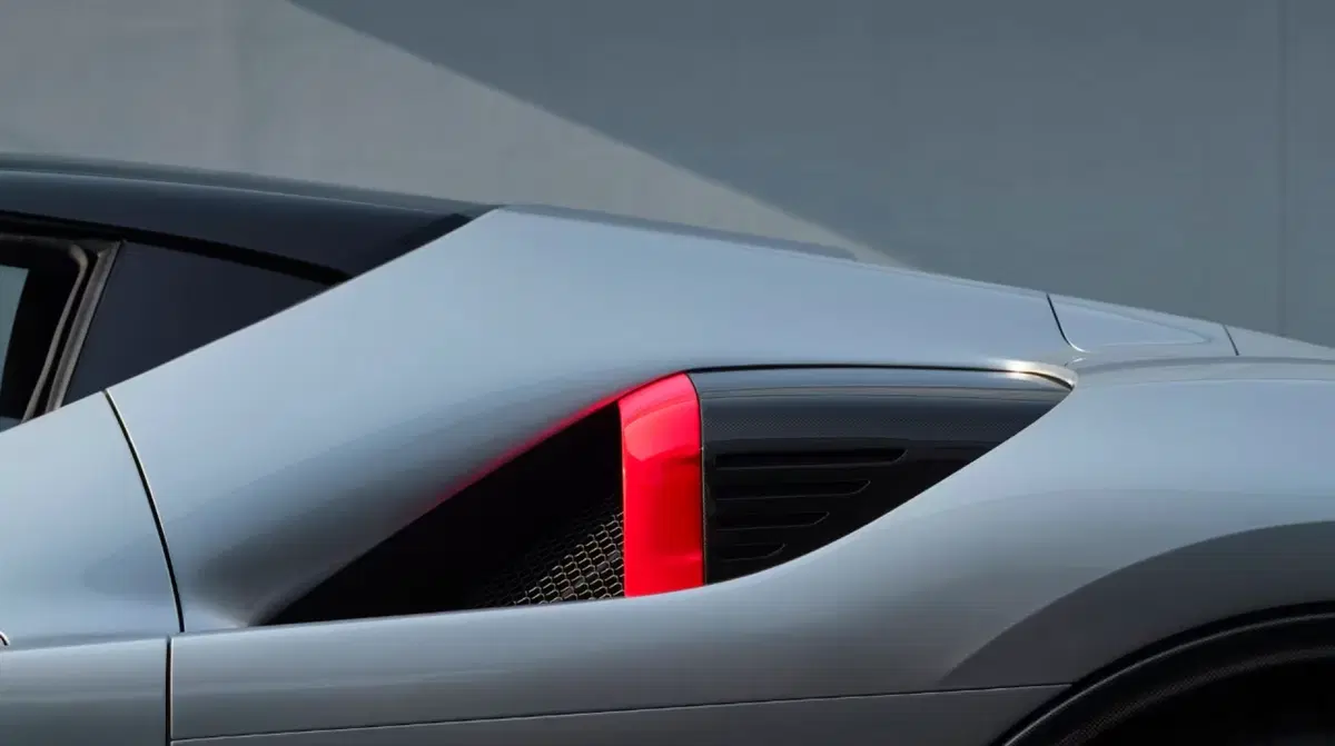 Ferrari CZ26, la SF90 Stradale cambia volto: la one-off da 1.000 CV debutta a Monterey (19)