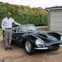 Lewis Hamilton, il padre vende 27 auto da collezione: la Jaguar XJ220 fa il record a Silverstone