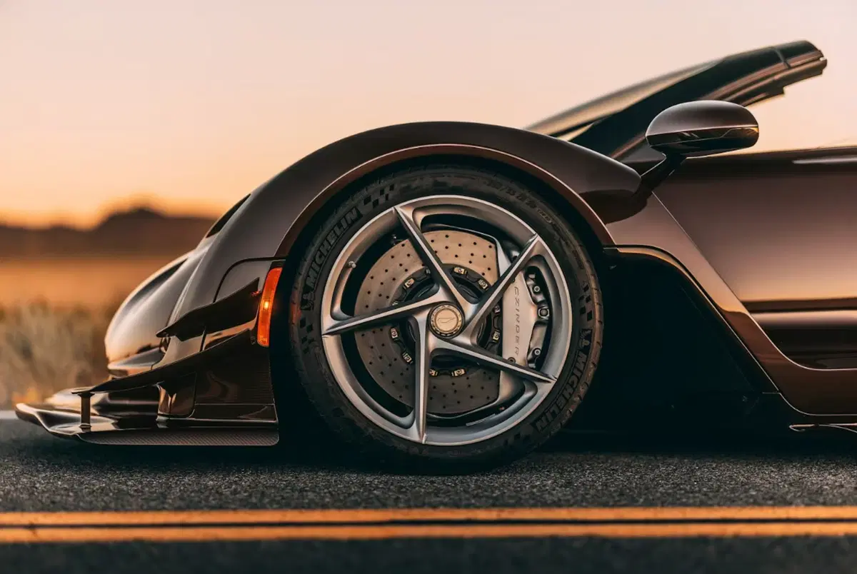 Czinger 21C Spyder, la hypercar scoperta da 1.250 CV: 330 km/h e solo 30 esemplari (4)
