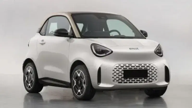 Svelati gli interni della nuova Smart #2: maxi schermo e vocazione hi-tech per l'erede della ForTwo