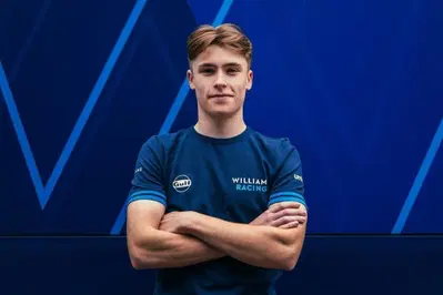 &ldquo;Quest&rsquo;anno guido tre auto&rdquo;: chi &egrave; Luke Browning, l&rsquo;uomo pronto a sostituire Sainz o Albon in Williams