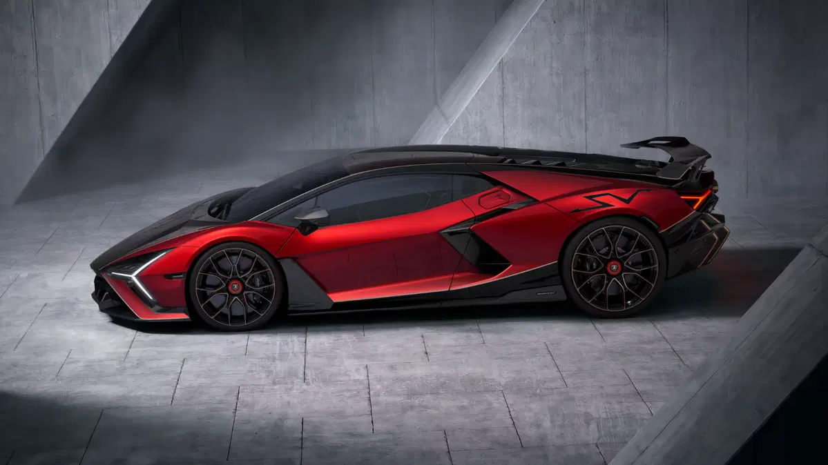 Lamborghini Revuelto SV: il "Quantum of Driving" tra design radicale e prestazioni da primato [VIDEO] (5)