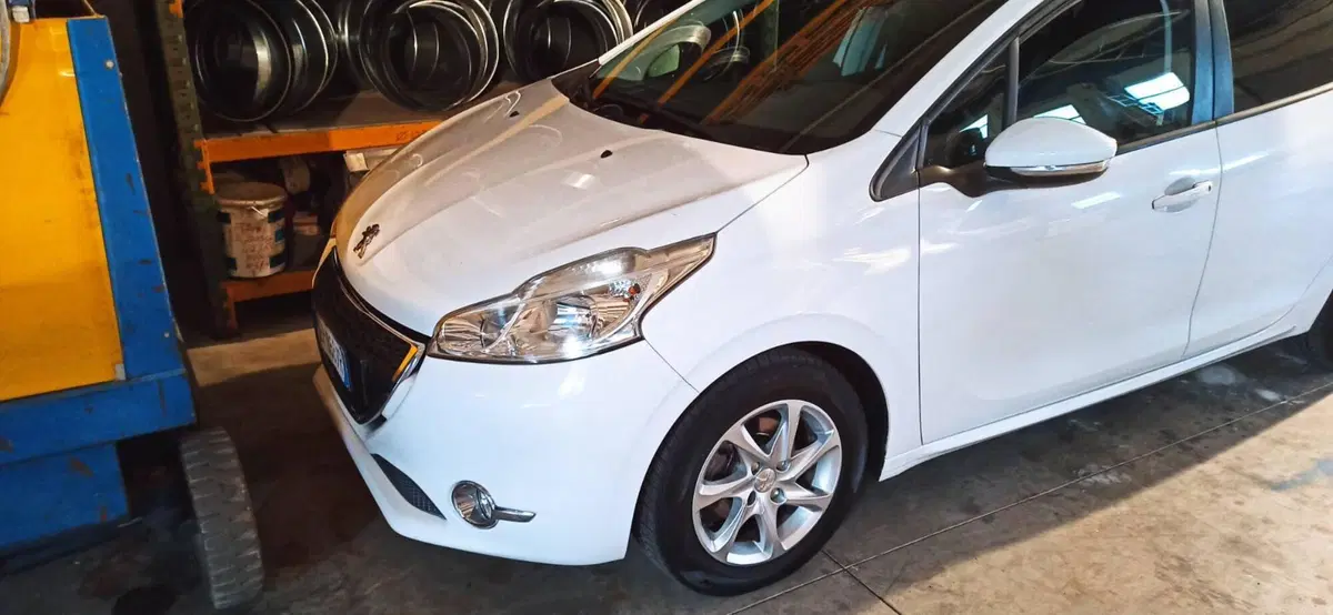 Peugeot 208 usata a Varese (5)