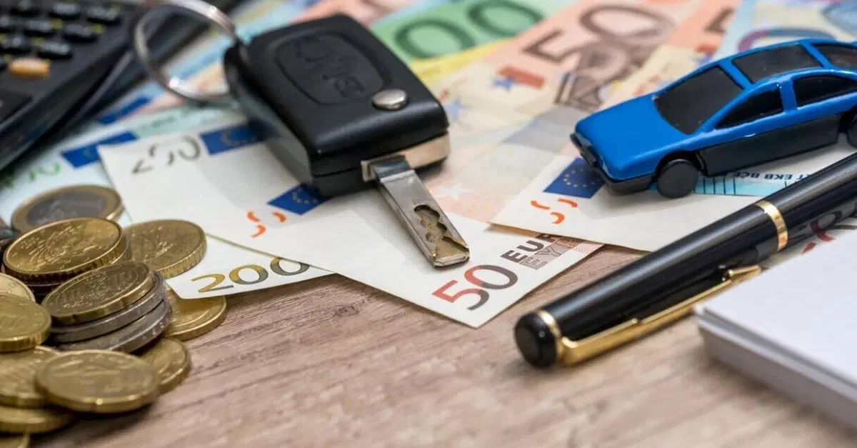 Bollo auto, le nuove regole: dalle illusioni estive alla miniriforma, ecco cosa cambia davvero