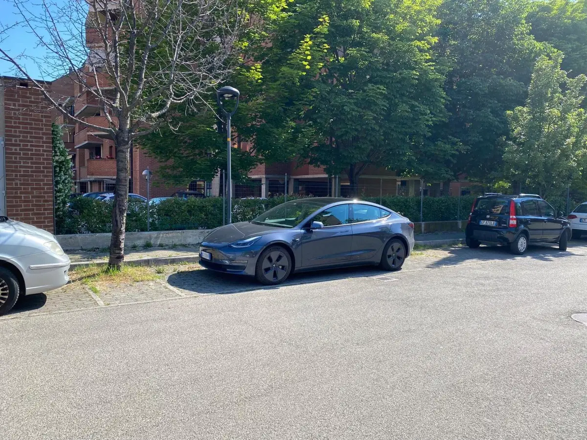 Tesla Model 3 usata a Modena (2)
