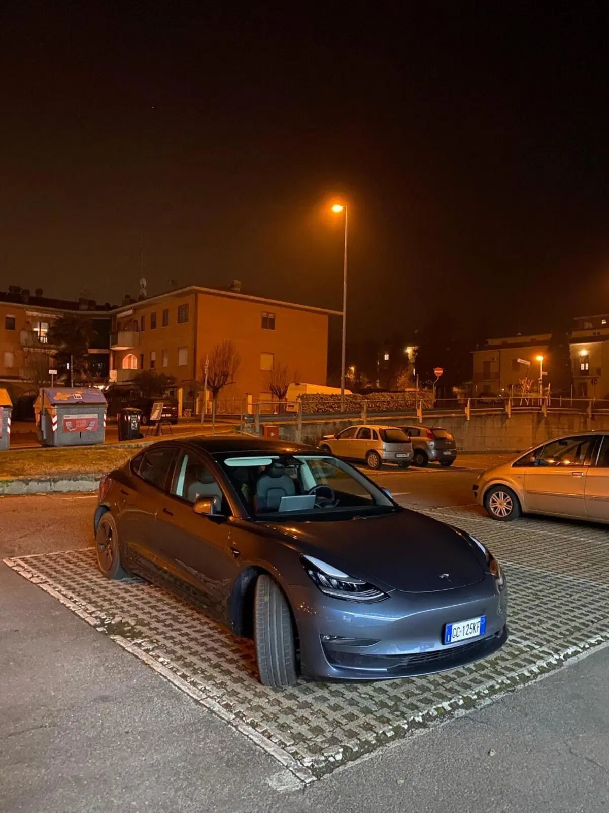 Tesla Model 3 usata a Modena (4)