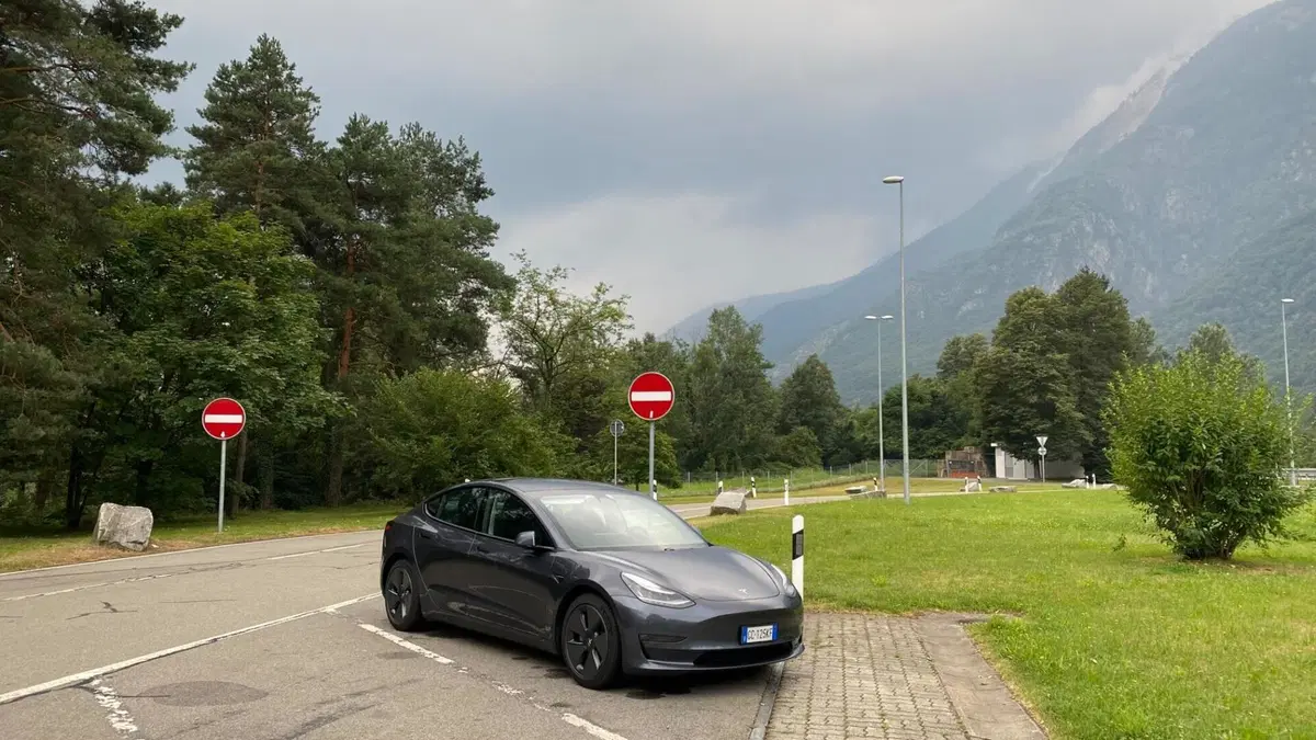 Tesla Model 3 usata a Modena (6)
