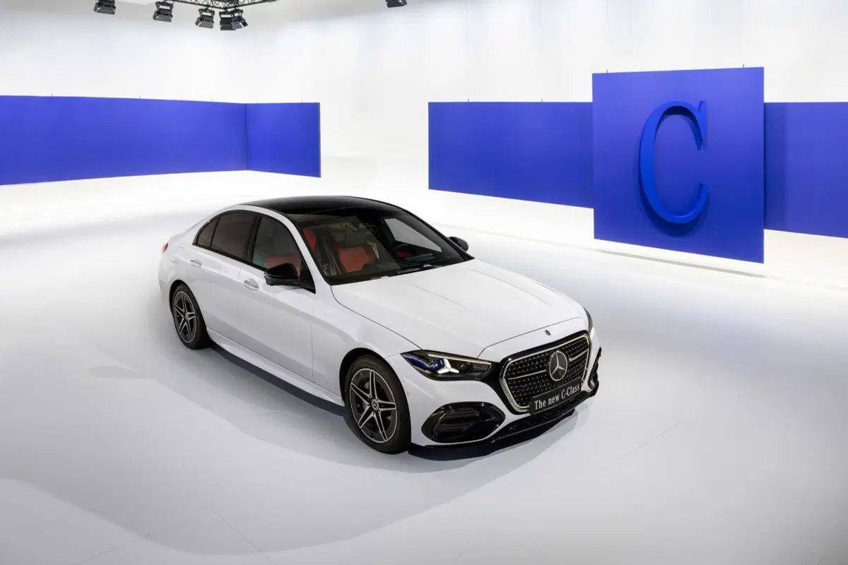 Nuova Mercedes Classe C: intelligenza artificiale, addio turbo-lag e un'iniezione di elettroni per dominare il segmento (5)