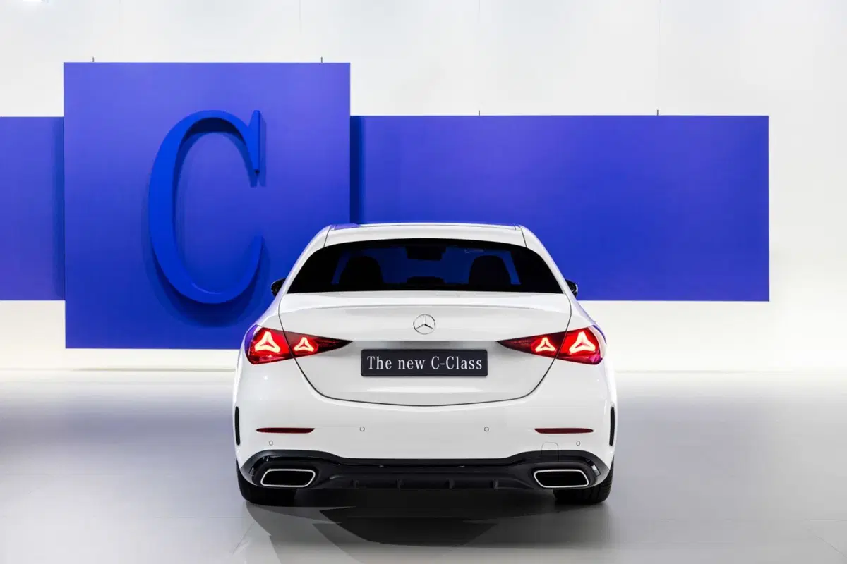 Nuova Mercedes Classe C: intelligenza artificiale, addio turbo-lag e un'iniezione di elettroni per dominare il segmento (10)
