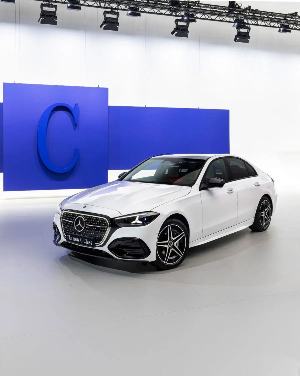Nuova Mercedes Classe C: intelligenza artificiale, addio turbo-lag e un'iniezione di elettroni per dominare il segmento (11)