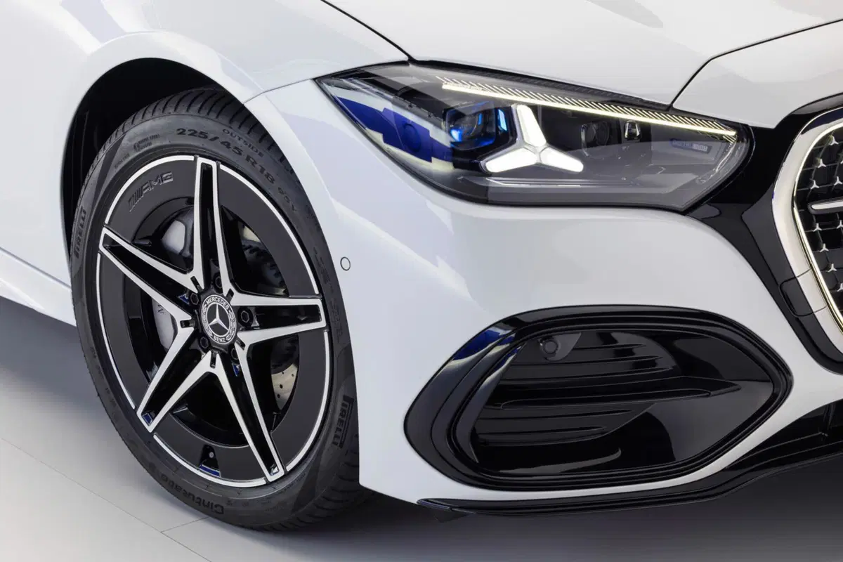 Nuova Mercedes Classe C: intelligenza artificiale, addio turbo-lag e un'iniezione di elettroni per dominare il segmento (12)