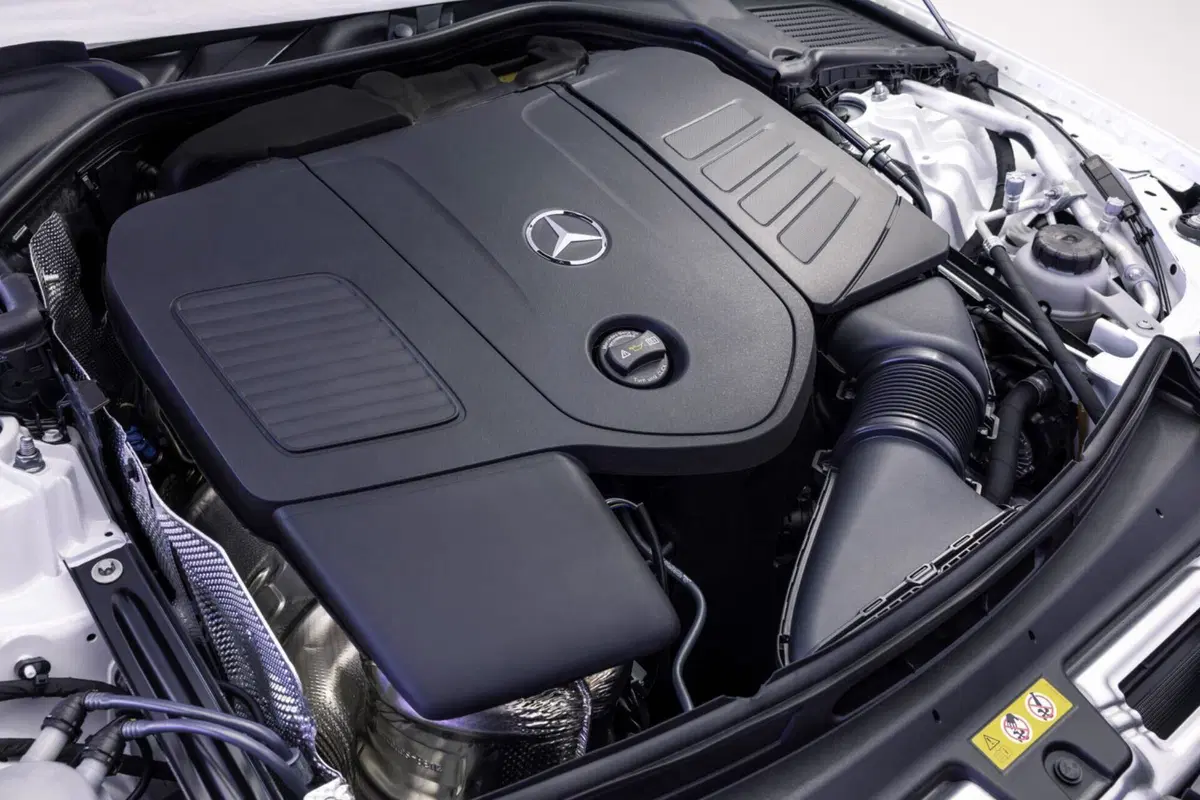 Nuova Mercedes Classe C: intelligenza artificiale, addio turbo-lag e un'iniezione di elettroni per dominare il segmento (14)