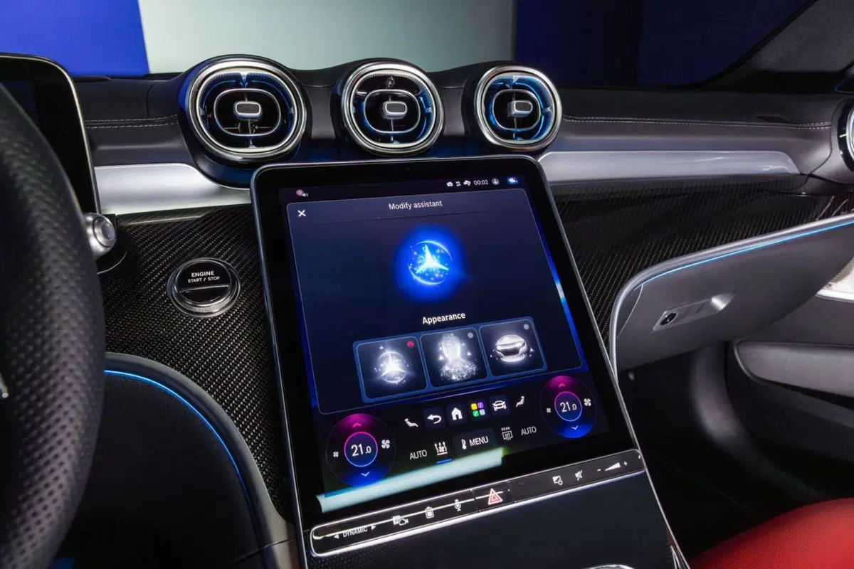 Nuova Mercedes Classe C: intelligenza artificiale, addio turbo-lag e un'iniezione di elettroni per dominare il segmento (16)