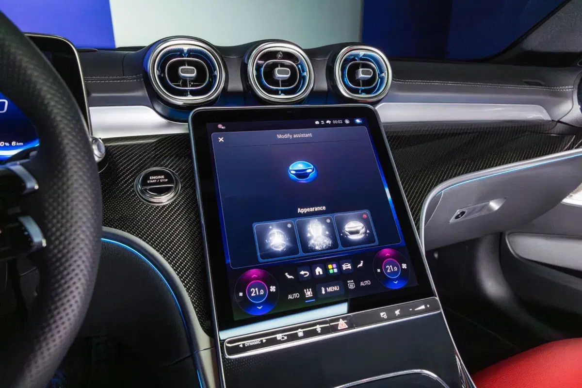 Nuova Mercedes Classe C: intelligenza artificiale, addio turbo-lag e un'iniezione di elettroni per dominare il segmento (18)