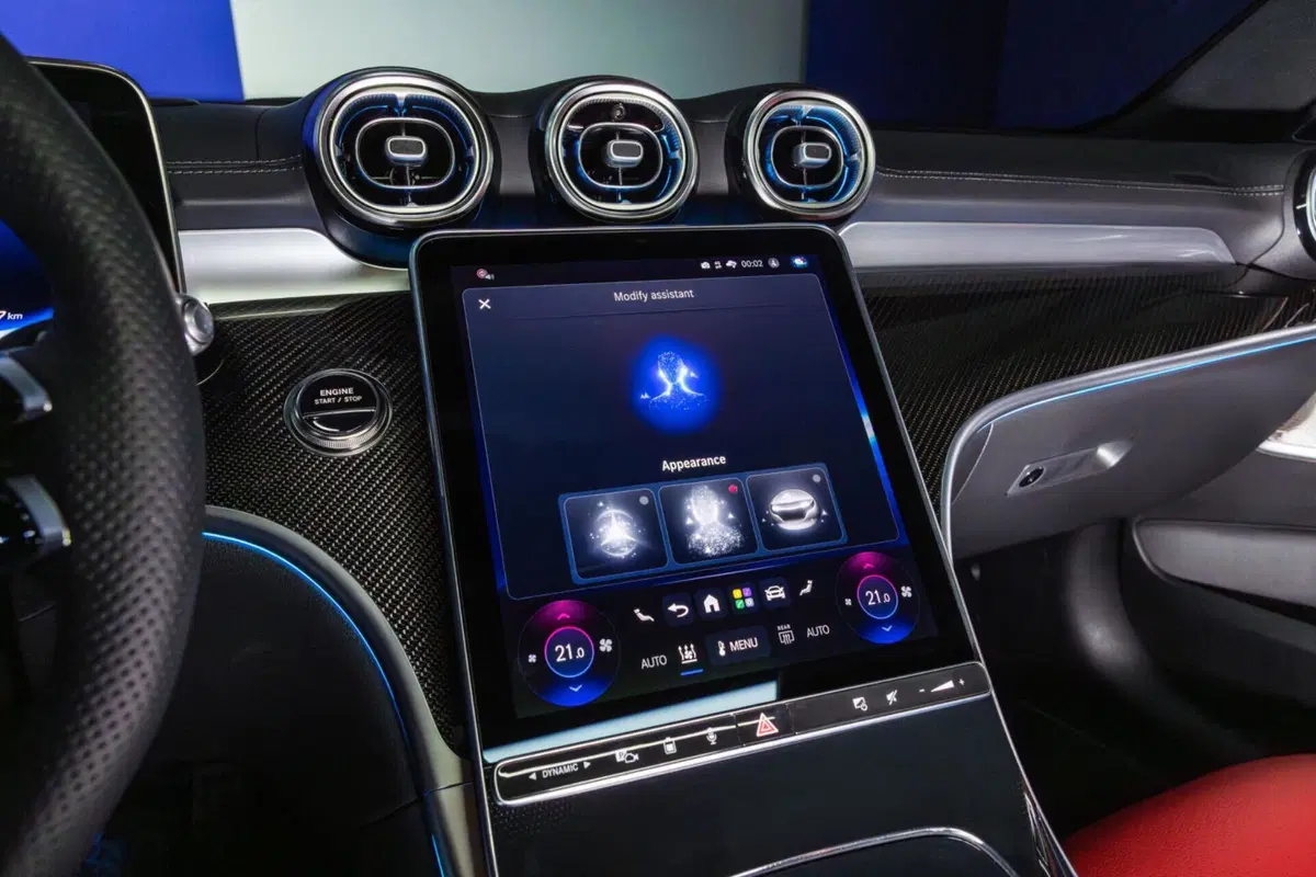 Nuova Mercedes Classe C: intelligenza artificiale, addio turbo-lag e un'iniezione di elettroni per dominare il segmento (4)