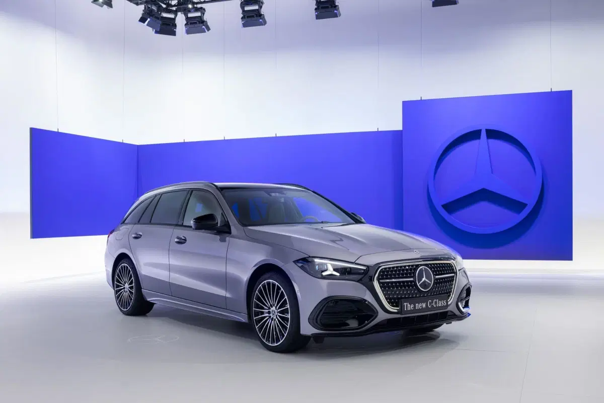 Nuova Mercedes Classe C: intelligenza artificiale, addio turbo-lag e un'iniezione di elettroni per dominare il segmento (6)