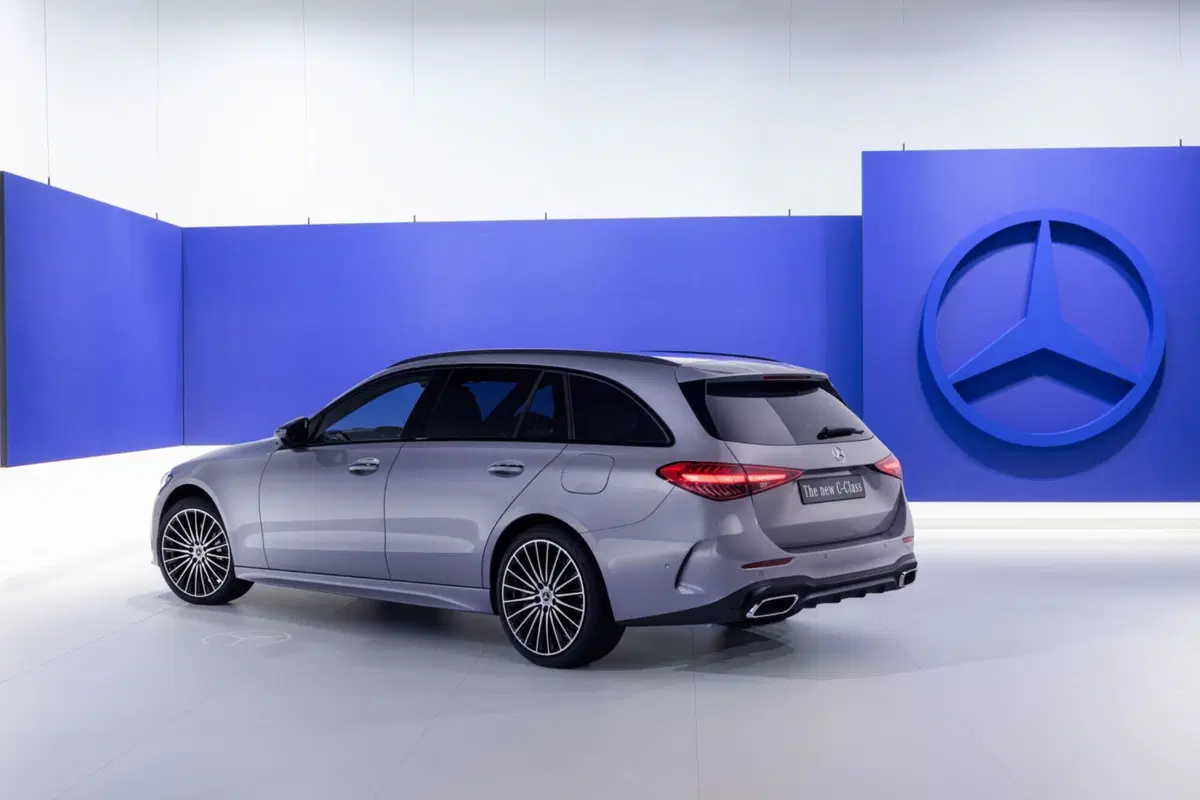 Nuova Mercedes Classe C: intelligenza artificiale, addio turbo-lag e un'iniezione di elettroni per dominare il segmento (7)