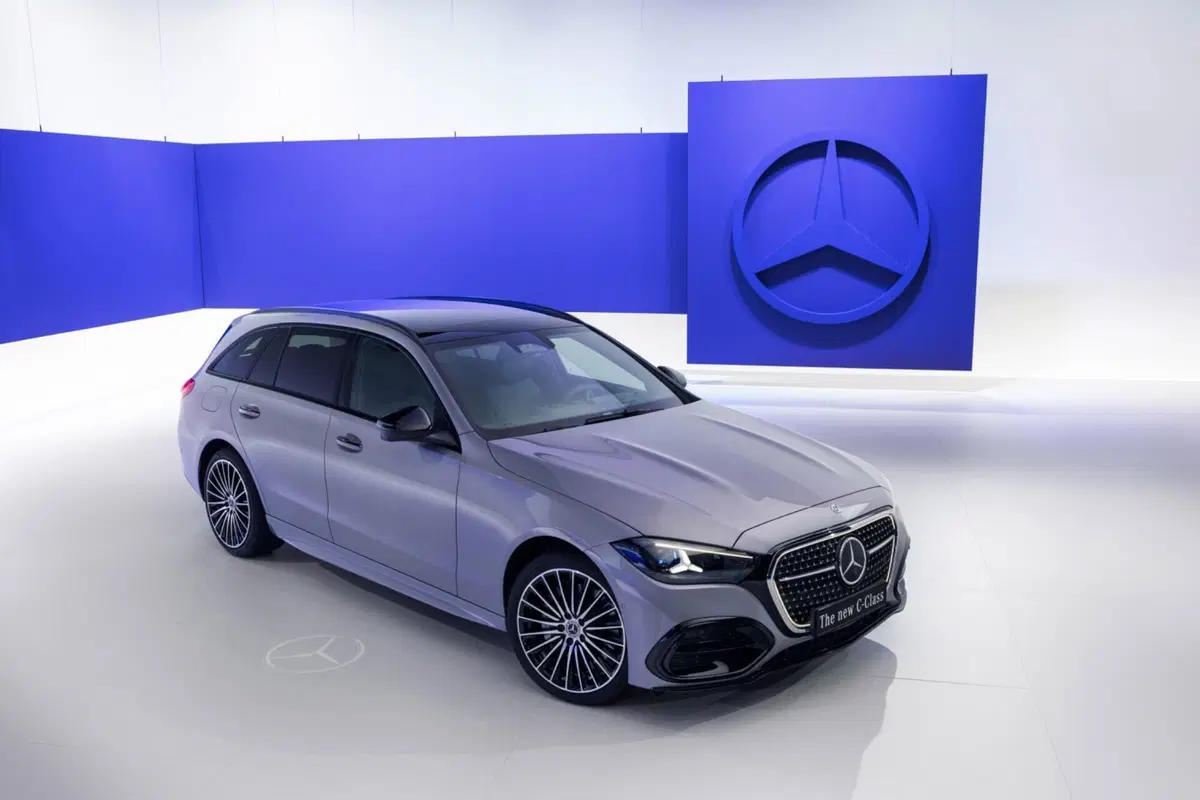 Nuova Mercedes Classe C: intelligenza artificiale, addio turbo-lag e un'iniezione di elettroni per dominare il segmento (8)