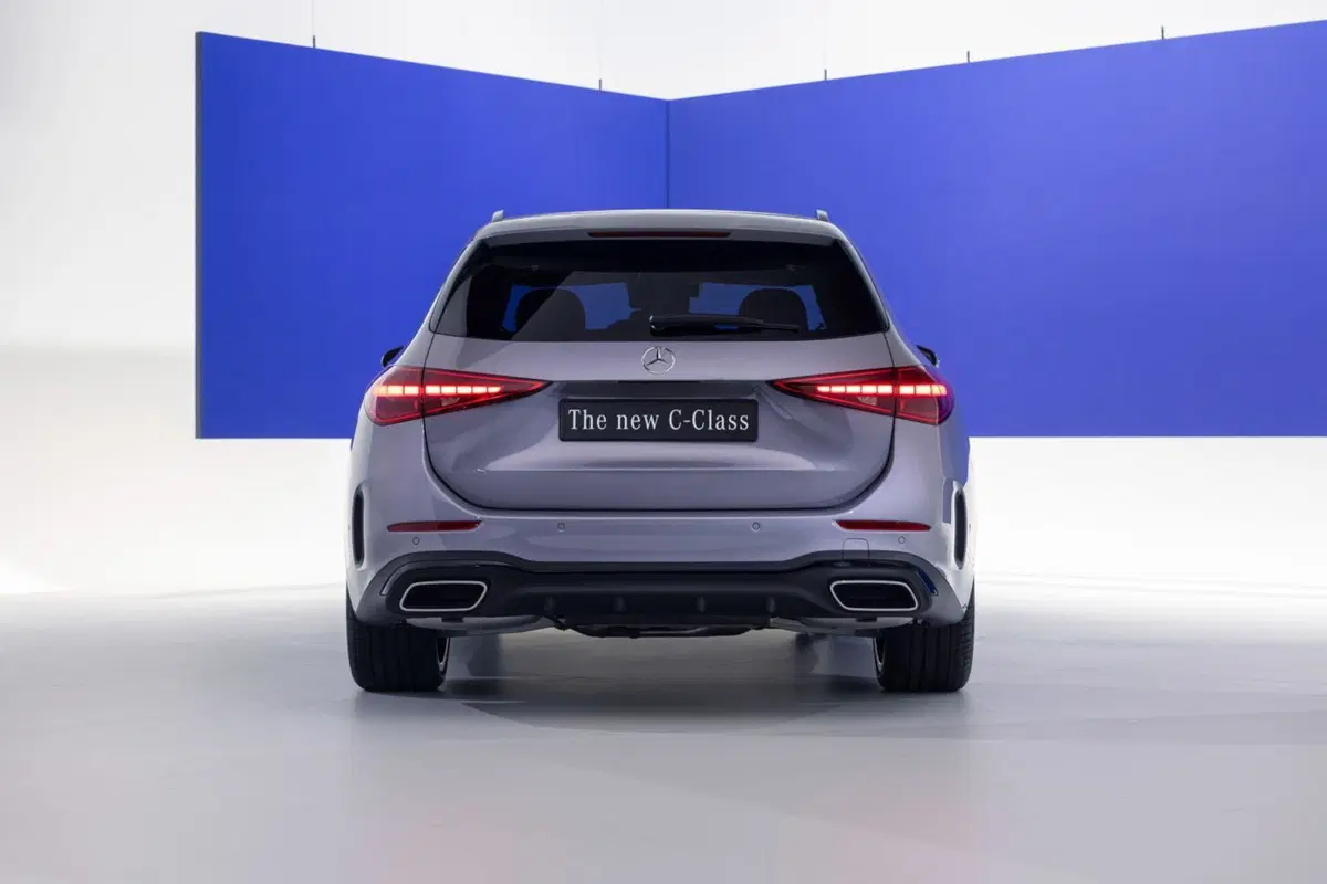 Nuova Mercedes Classe C: intelligenza artificiale, addio turbo-lag e un'iniezione di elettroni per dominare il segmento (11)